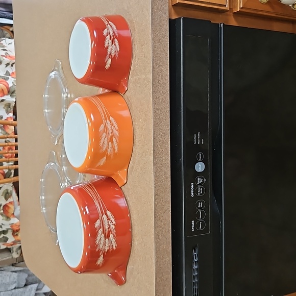 Vintage Pyrex Autumn Harvest Set of 3 Nesting Casserole Dishes with Lids!!! - Picture 14 of 16